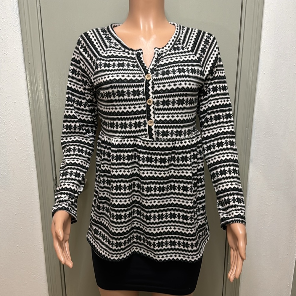 Heimish Black Ivory Snowflake V Neck Button Down Long Sleeve Baby Doll Top Small